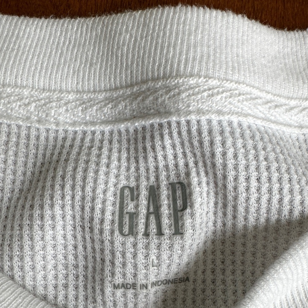 GAP -Bundle: White, Olive, and Gray Long Sleeve Tops - Picture 4 of 16